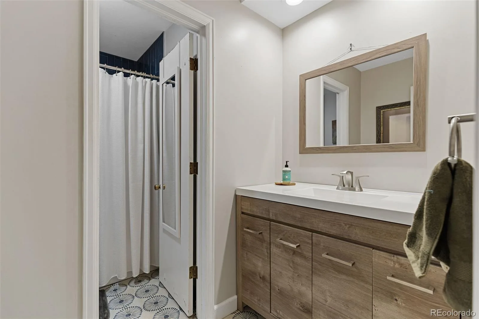 3691 S Narcissus Way Denver CO 80237 | MLS #REC7533386 10102026020153 1600 21