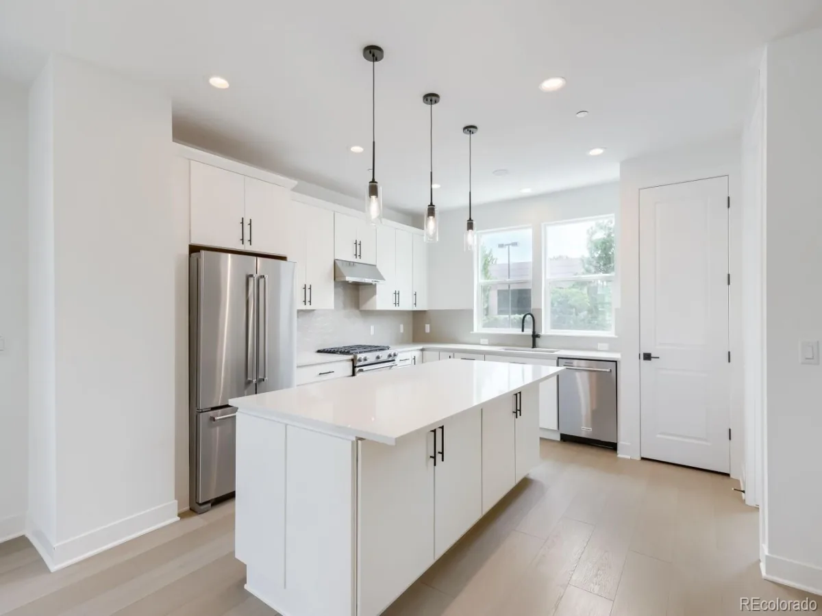 10904 E Hinsdale Circle Centennial CO 80112 | MLS #REC7534696 08162026050608 1200 1