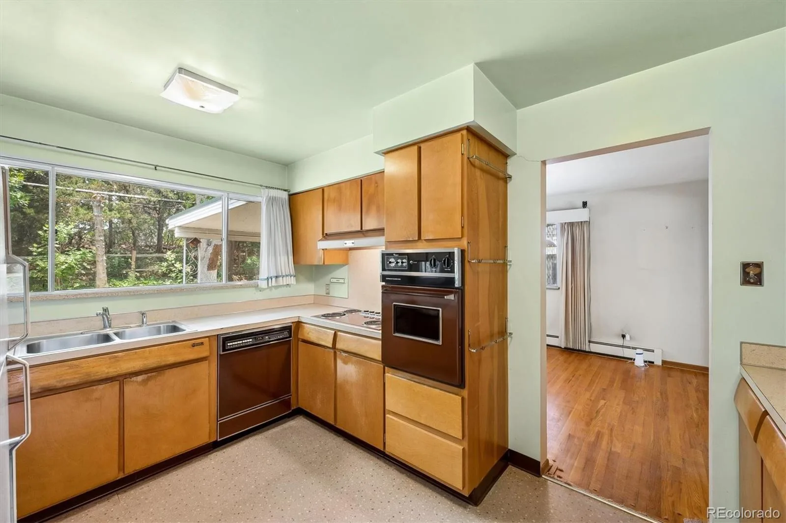 6408 S Acoma Street Littleton CO 80120 MLS #REC7536720 07092026040252 1600 11