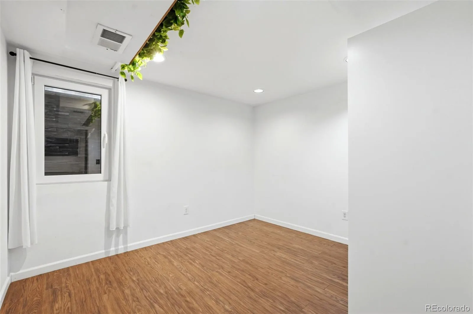 902 S Ironton Street Aurora CO 80012 | MLS #REC7543377 08272026133631 1600 32