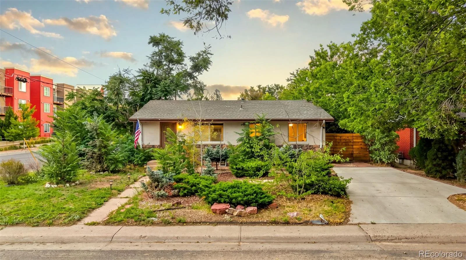 902 S Ironton Street Aurora CO 80012 | MLS #REC7543377 08272026133631 1600 44