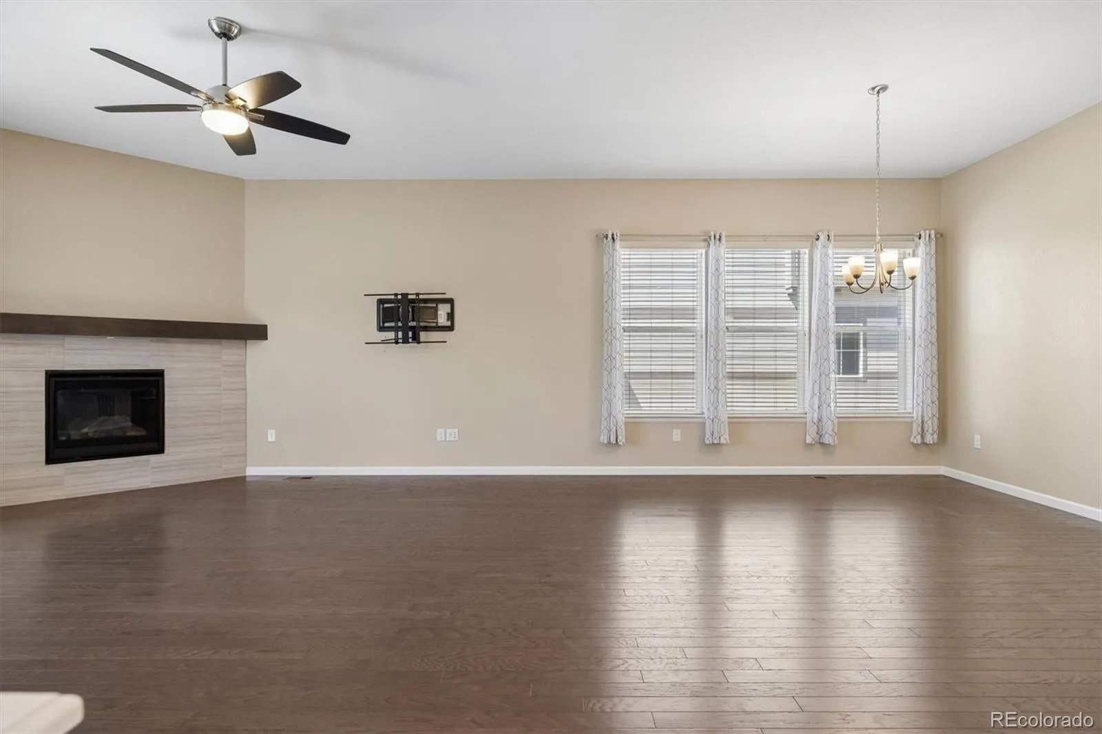 8416 Arapahoe Peak Street Littleton CO 80125 | MLS #REC7554734 08212026162503 1600 6