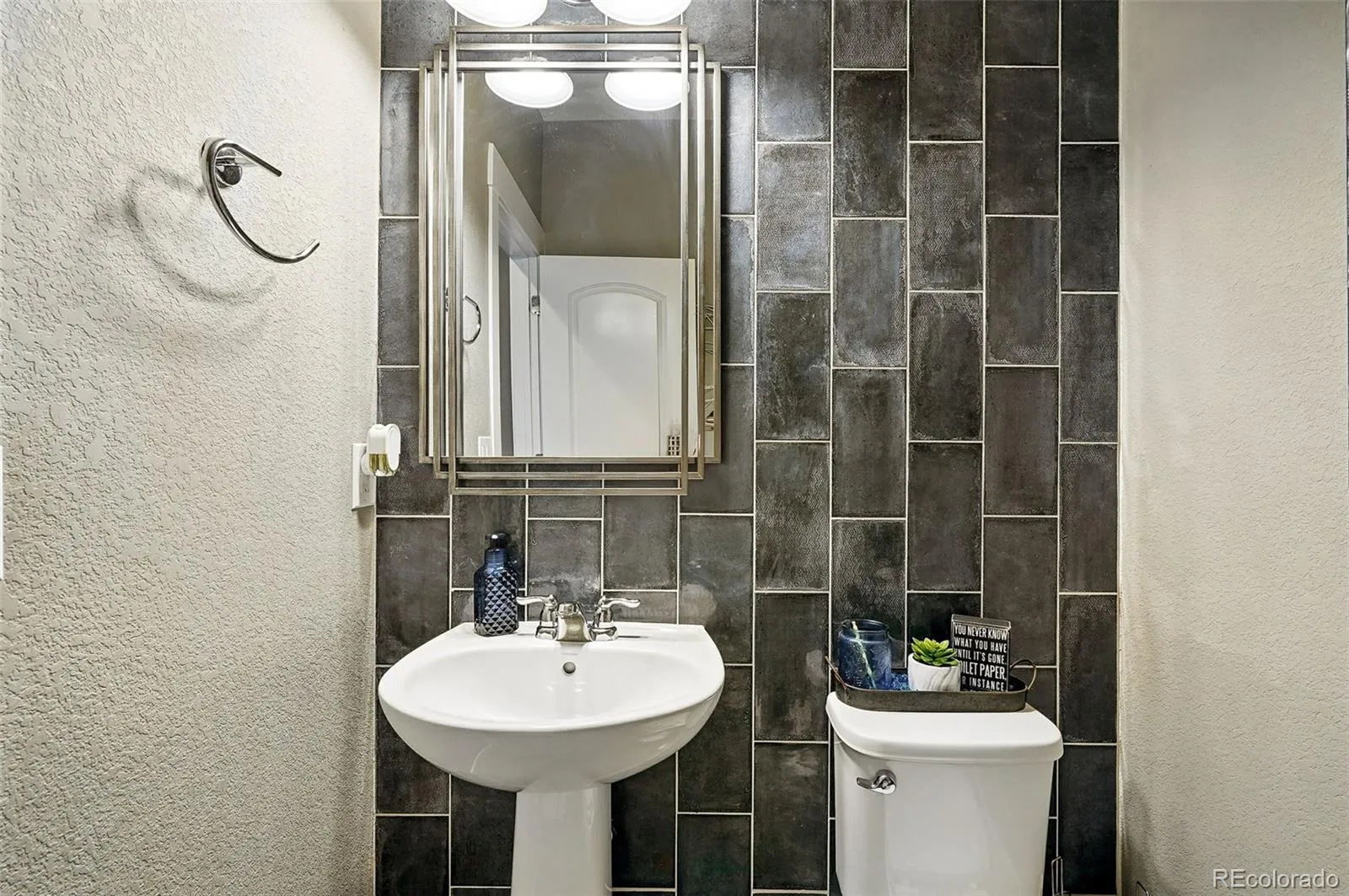 7949 S Elk Way Aurora CO 80016 MLS #REC7557370 05052026042308 1600 18