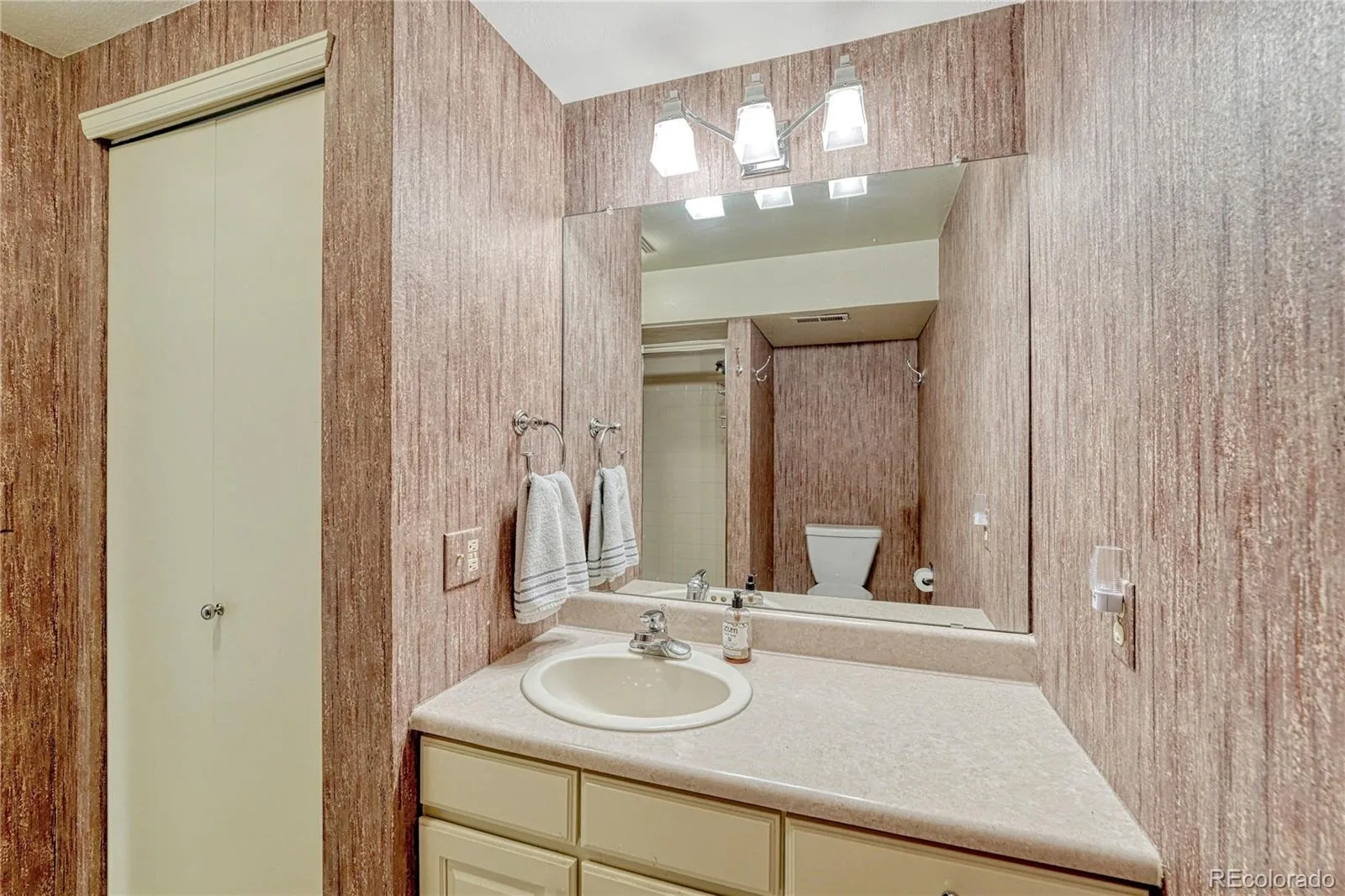 7325 W Clifton Avenue Littleton CO 80128 | MLS #REC7566294 07152026082855 1600 34