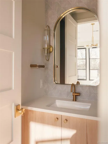 04152026172028 800 29