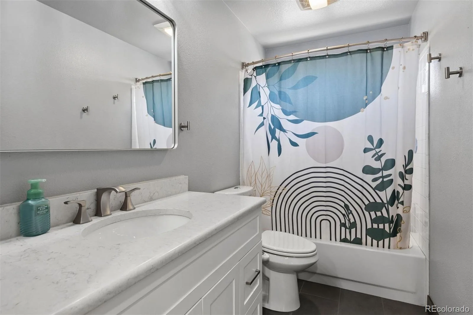 7090 W Phillips Avenue Littleton CO 80128 | MLS #REC7573741 06252026213213 1600 32