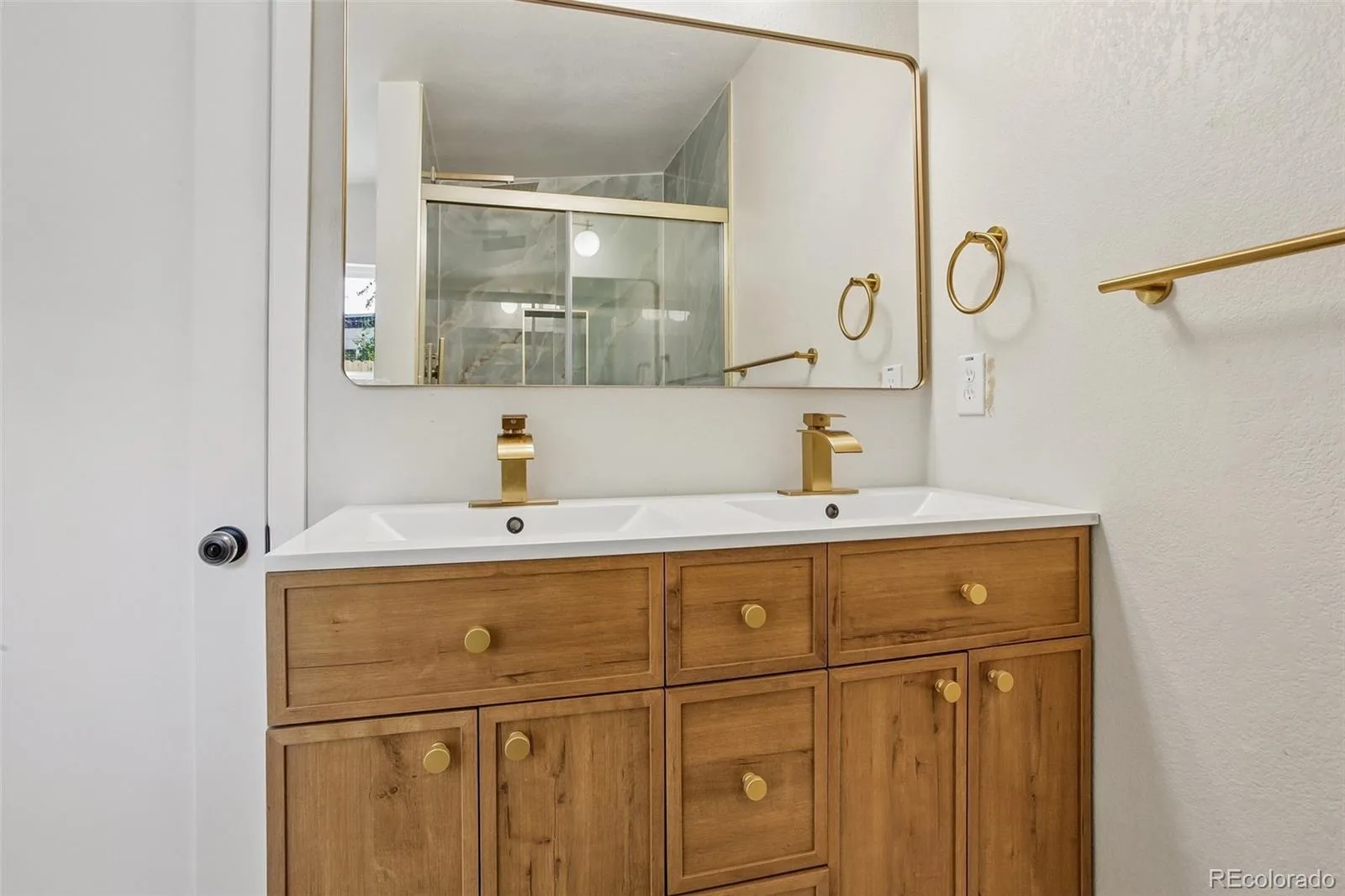 3273 S Elm Street Denver CO 80222 | MLS #REC7578138 08122026025051 1600 14
