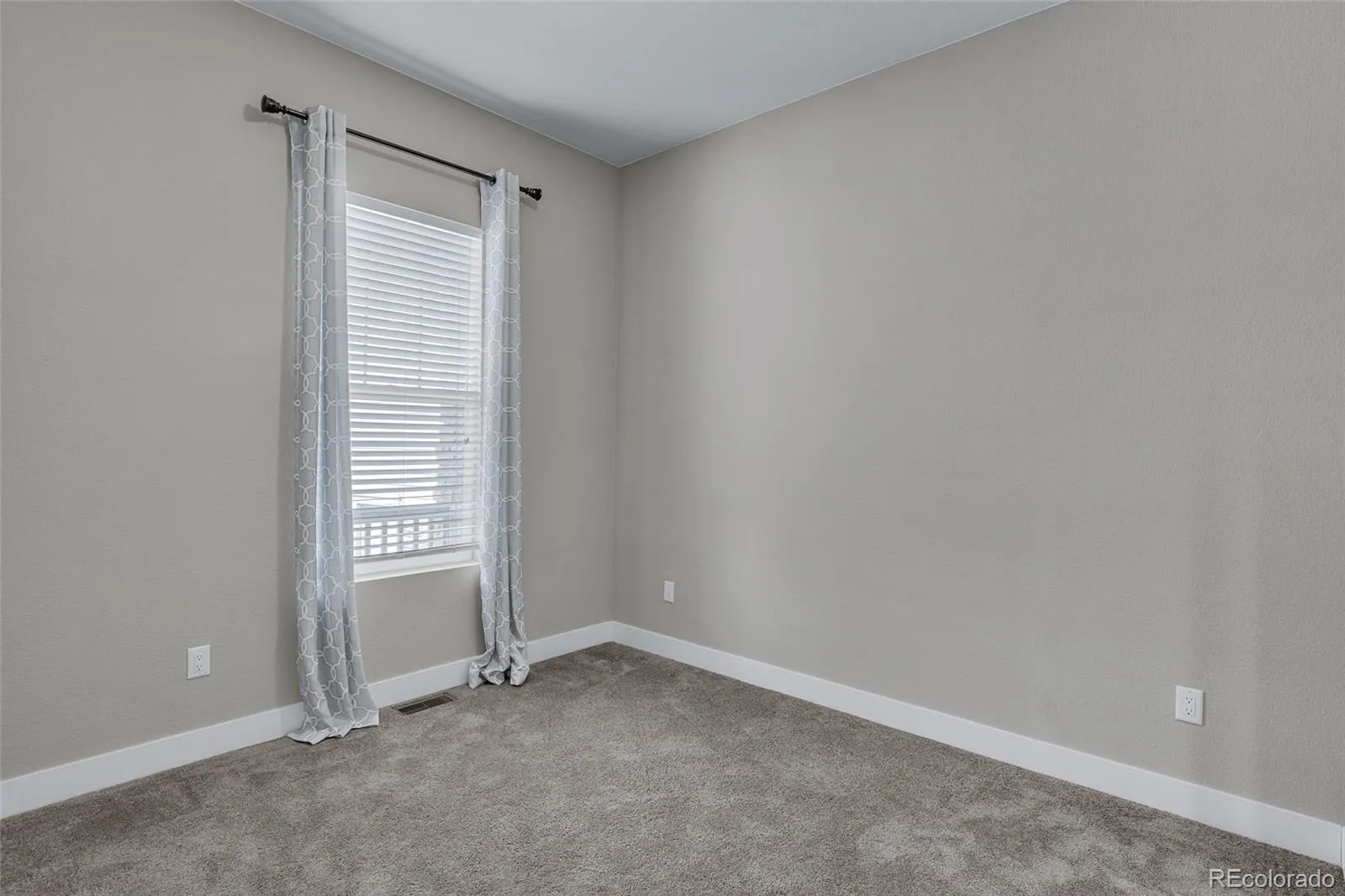 7930 S Flat Rock Way Aurora CO 80016 MLS #REC7593344 05012026010700 1600 17