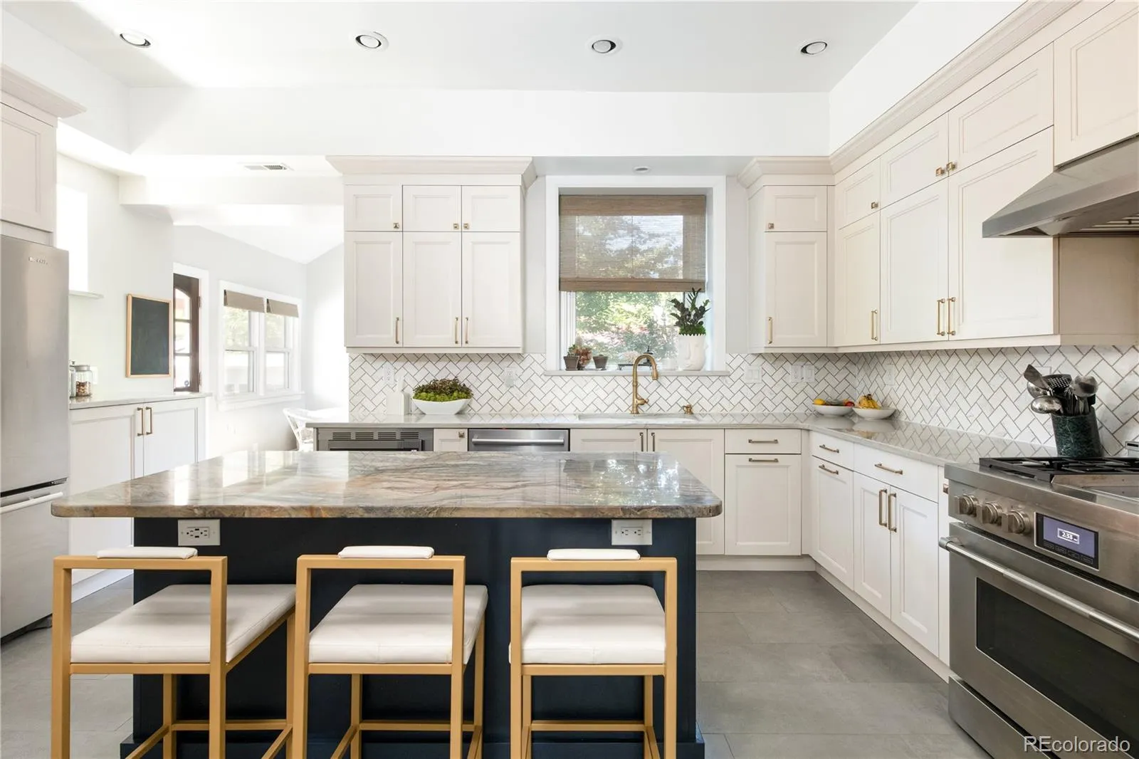 04102026165736 1600 12