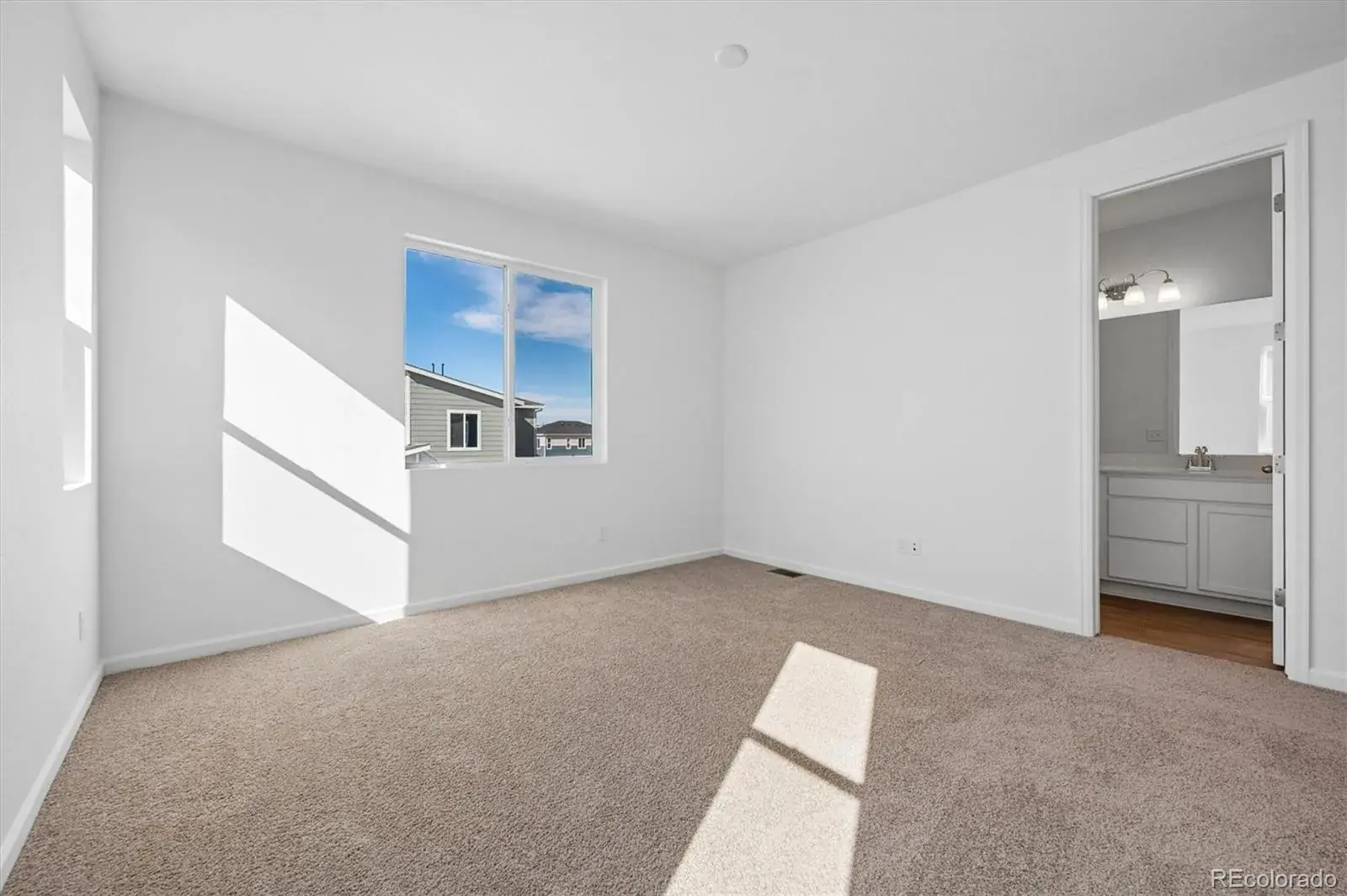 24175 E 30th Place Aurora CO 80019 MLS #REC7606386 02202026192149 1600 10