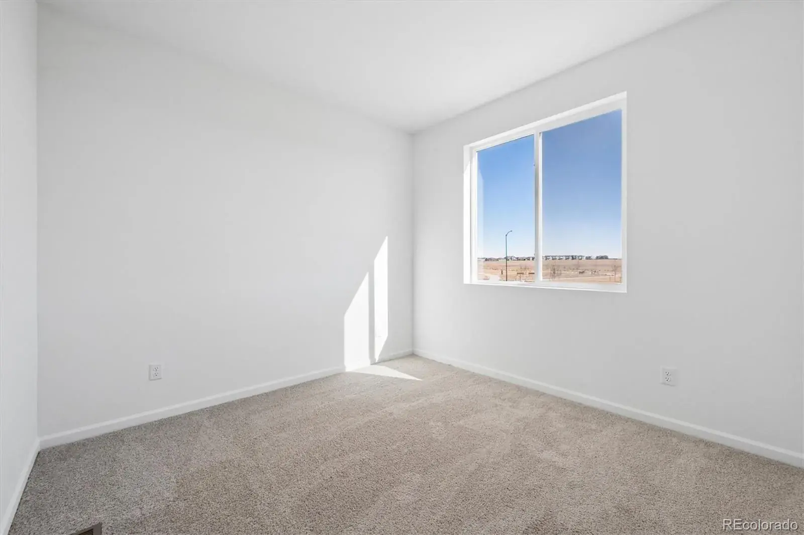 24175 E 30th Place Aurora CO 80019 MLS #REC7606386 02202026192149 1600 16