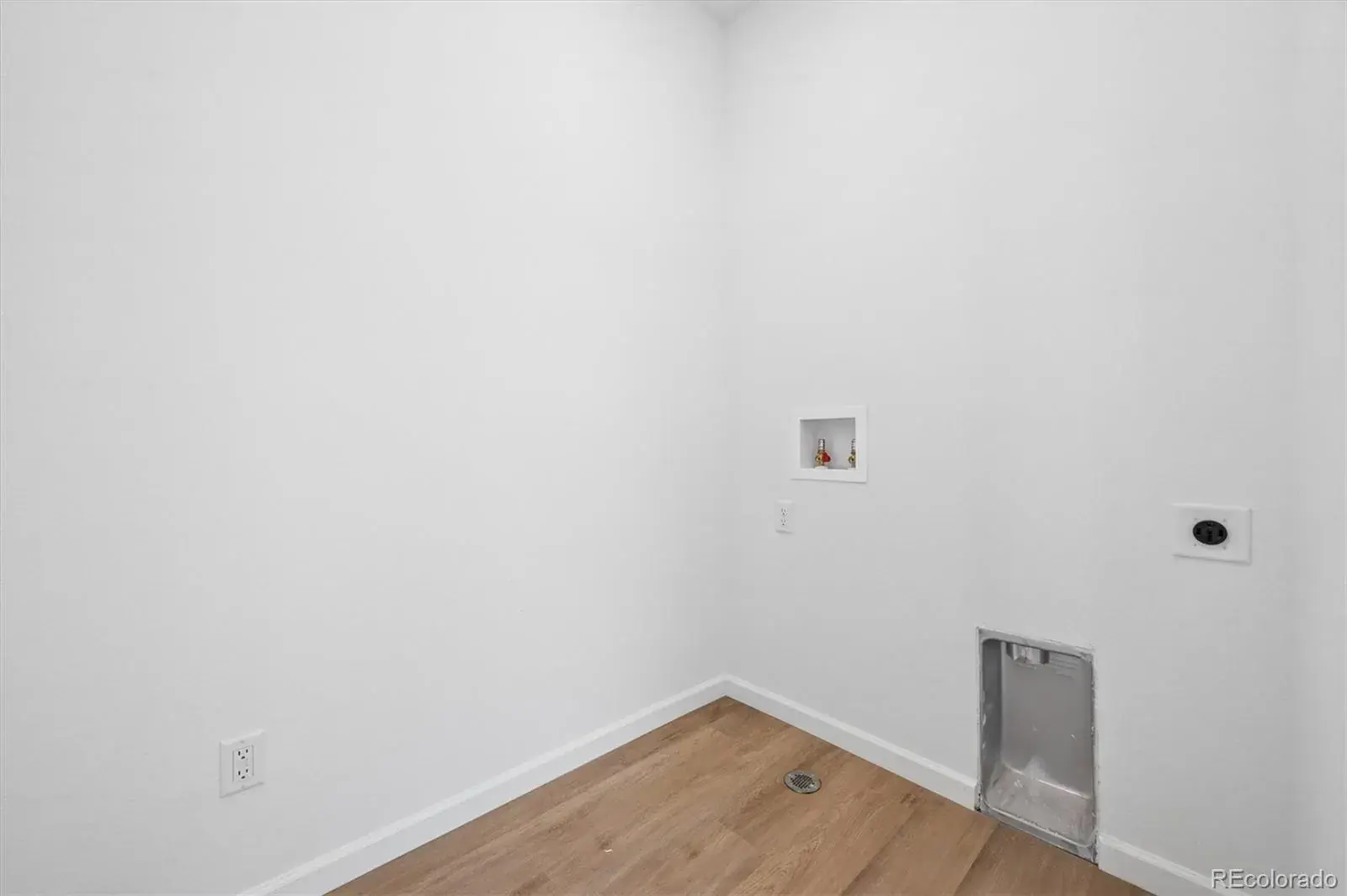 24175 E 30th Place Aurora CO 80019 MLS #REC7606386 02202026192149 1600 17