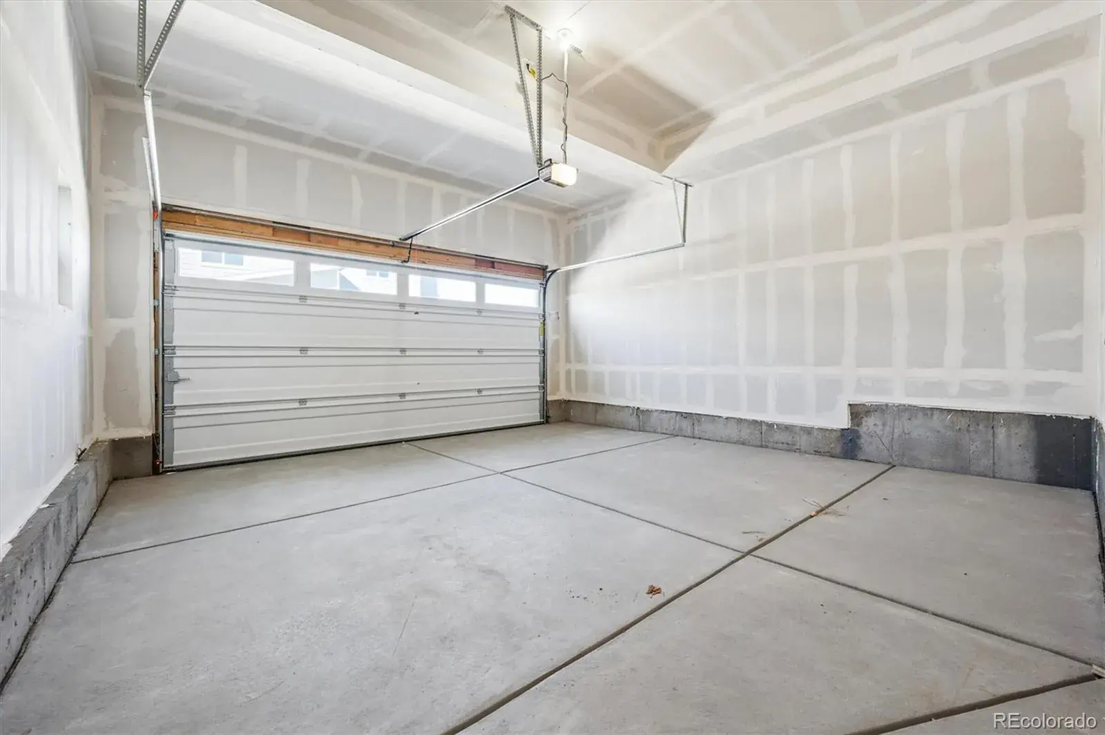 24175 E 30th Place Aurora CO 80019 MLS #REC7606386 02202026192149 1600 19