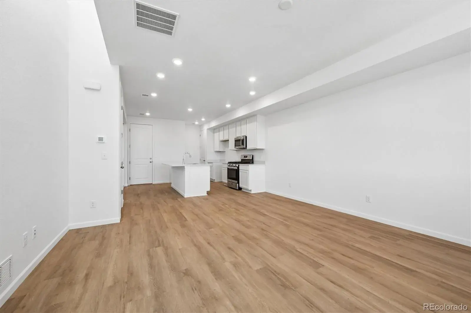 24175 E 30th Place Aurora CO 80019 MLS #REC7606386 02202026192149 1600 2