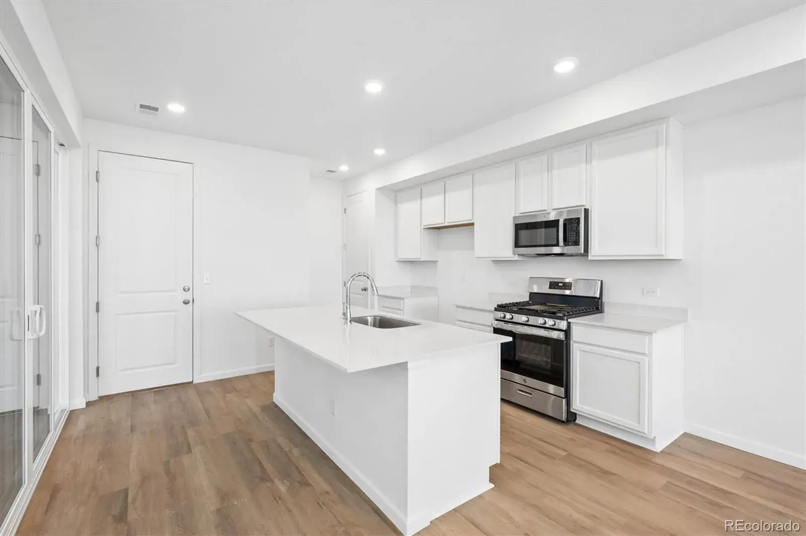 24175 E 30th Place Aurora CO 80019 MLS #REC7606386 02202026192149 1600 5