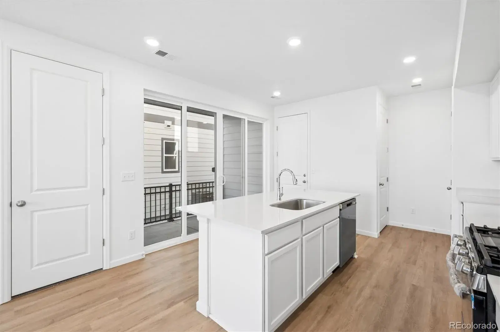 24175 E 30th Place Aurora CO 80019 MLS #REC7606386 02202026192149 1600 6