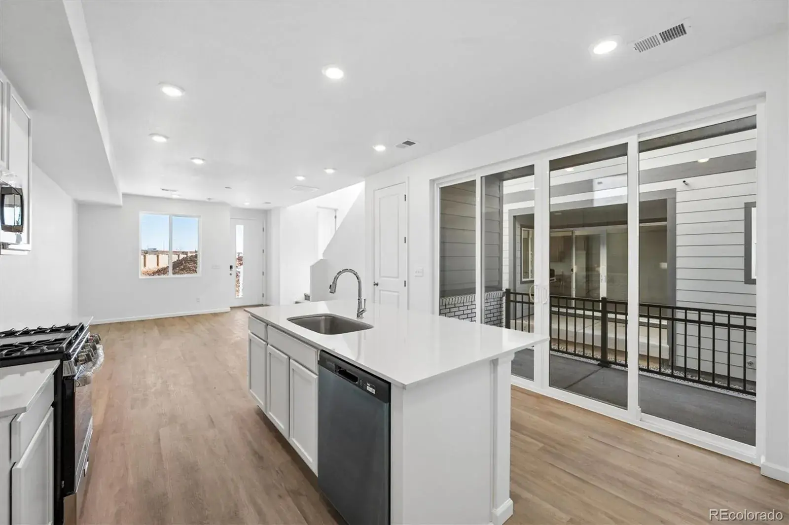24175 E 30th Place Aurora CO 80019 MLS #REC7606386 02202026192149 1600 7