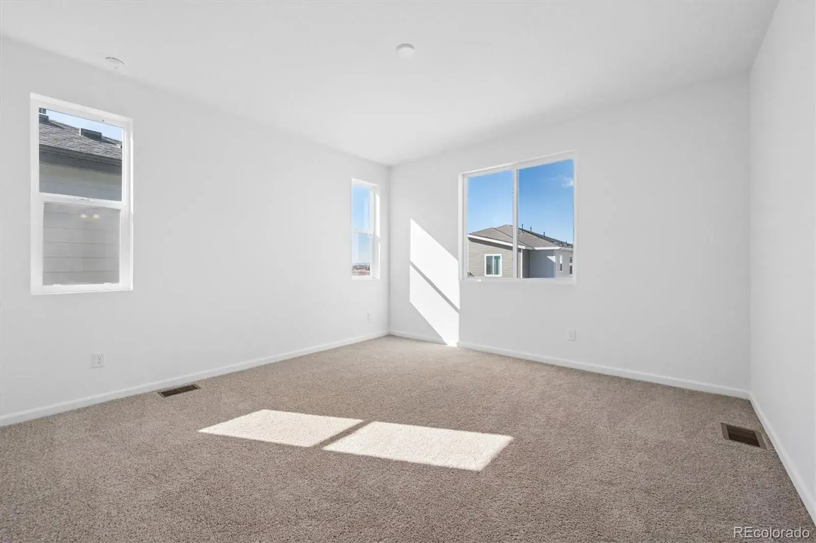 24175 E 30th Place Aurora CO 80019 MLS #REC7606386 02202026192149 1600 9