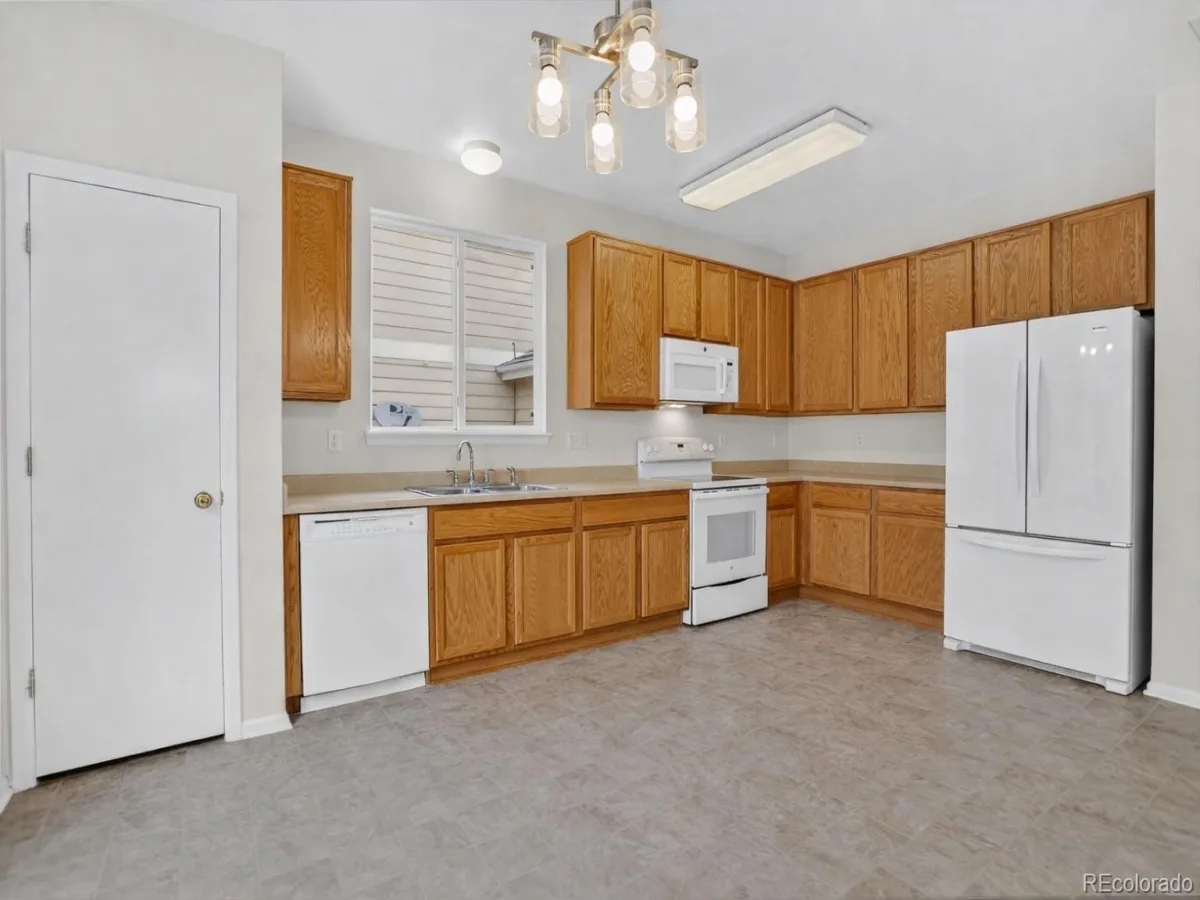 1201 S Fultondale Court Aurora CO 80018 | MLS #REC7606630 06242026041934 1200 7