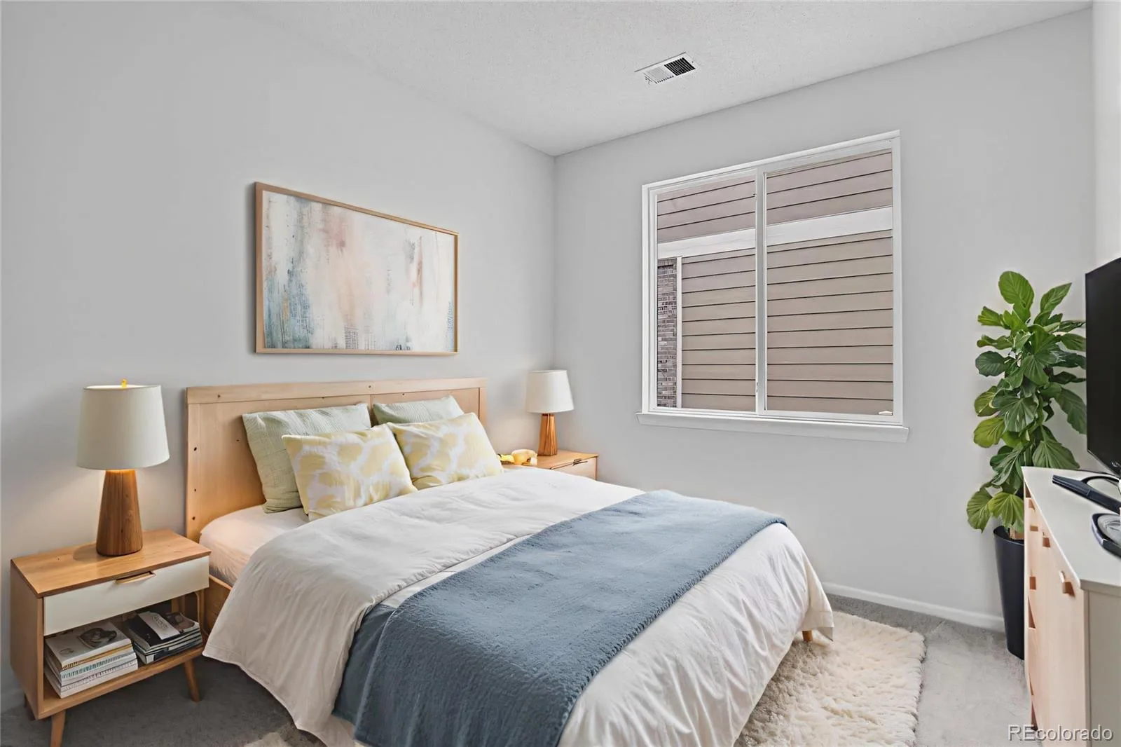 1201 S Fultondale Court Aurora CO 80018 | MLS #REC7606630 06242026041934 1600 16