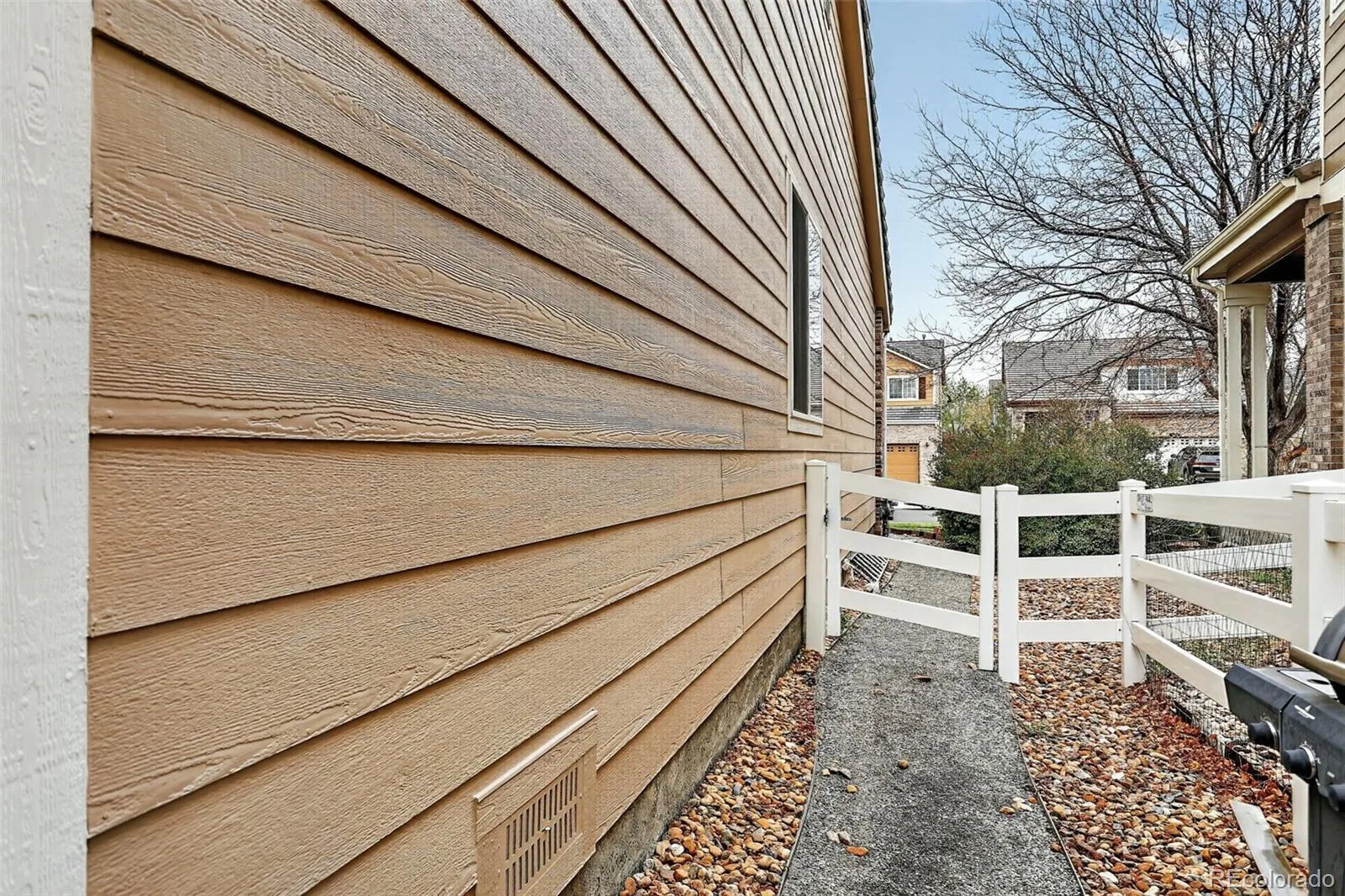 1201 S Fultondale Court Aurora CO 80018 | MLS #REC7606630 06242026041934 1600 24