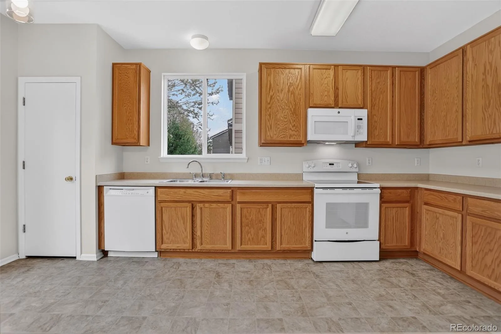 1201 S Fultondale Court Aurora CO 80018 | MLS #REC7606630 06242026041934 1600 8