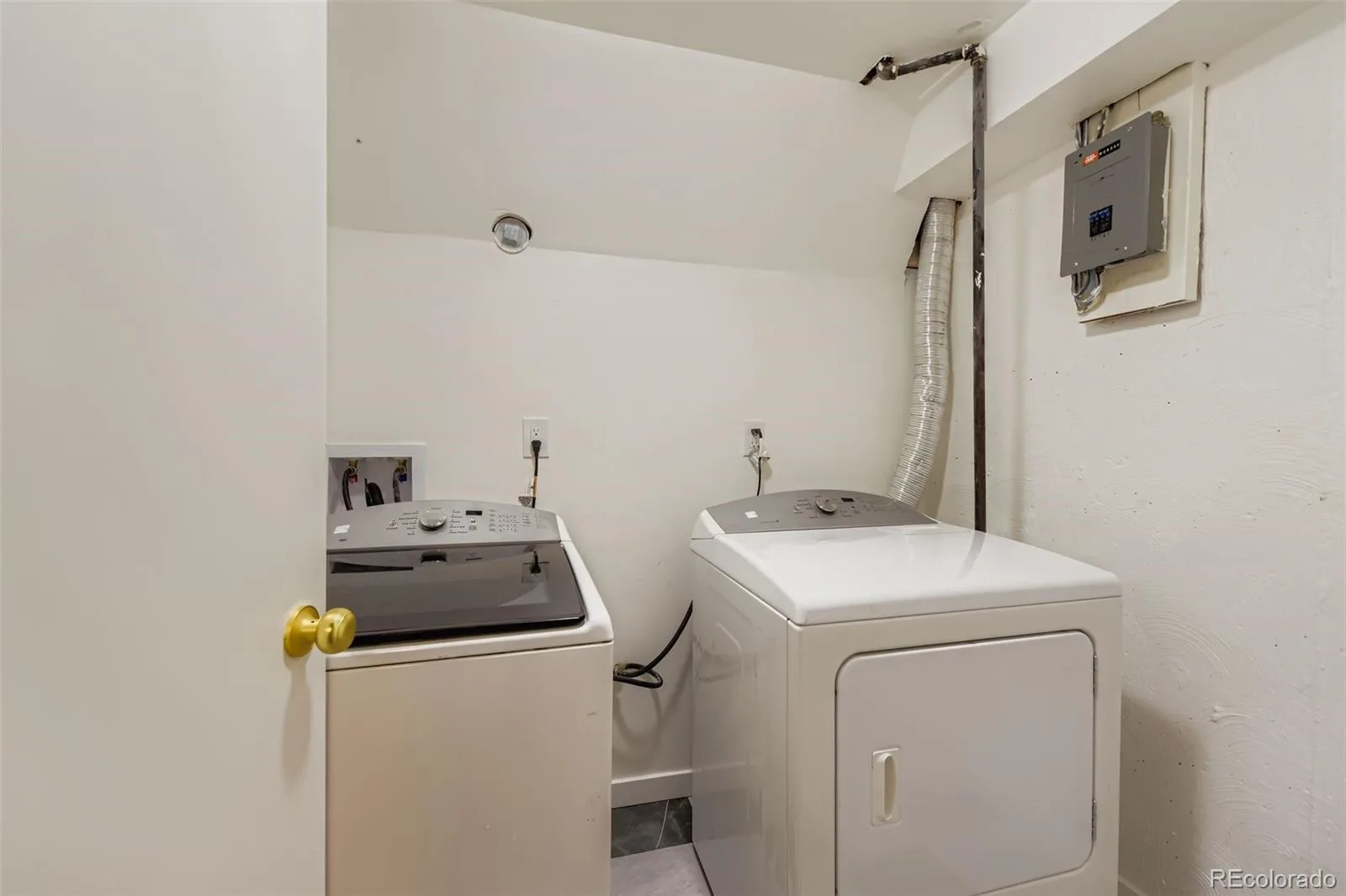 4264 W Radcliff Avenue Denver CO 80236 | MLS #REC7618578 08202026173043 1600 31
