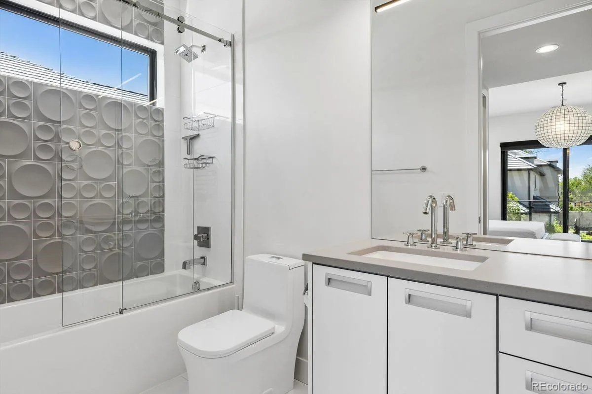 2821 E Cedar Avenue #17 Denver CO 80209 MLS #REC7618979 06182026000019 1200 31