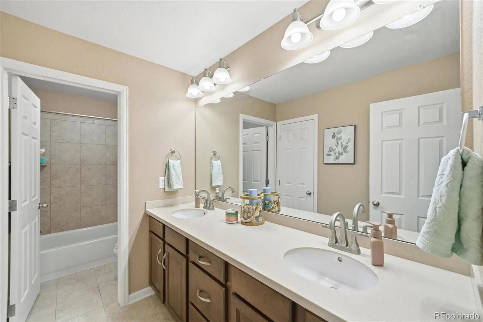 25690 E Hoover Place Aurora CO 80016 MLS #REC7622192 05192026053605 1600 35