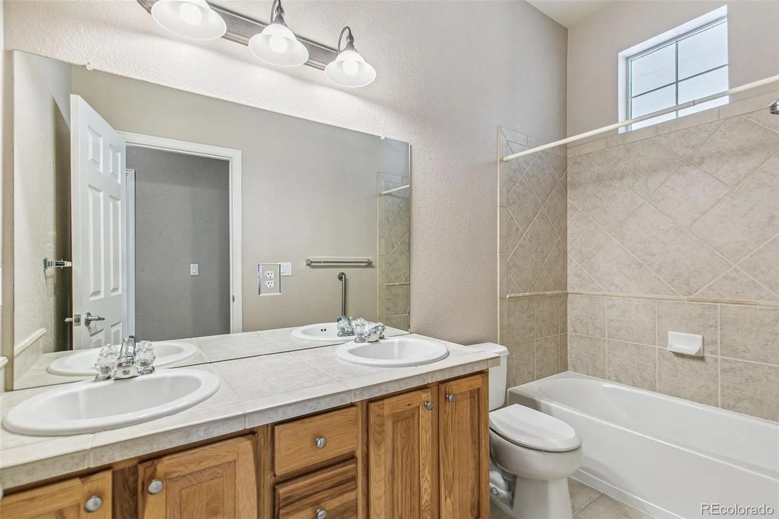 6085 Nile Circle Golden CO 80403 MLS #REC7622959 05282026163310 1600 23