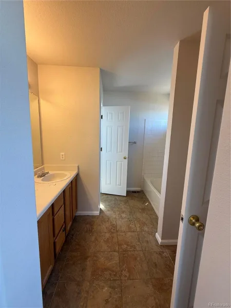 4693 Durham Court Denver CO 80239 | MLS #REC7627162 08212026174042 800 6