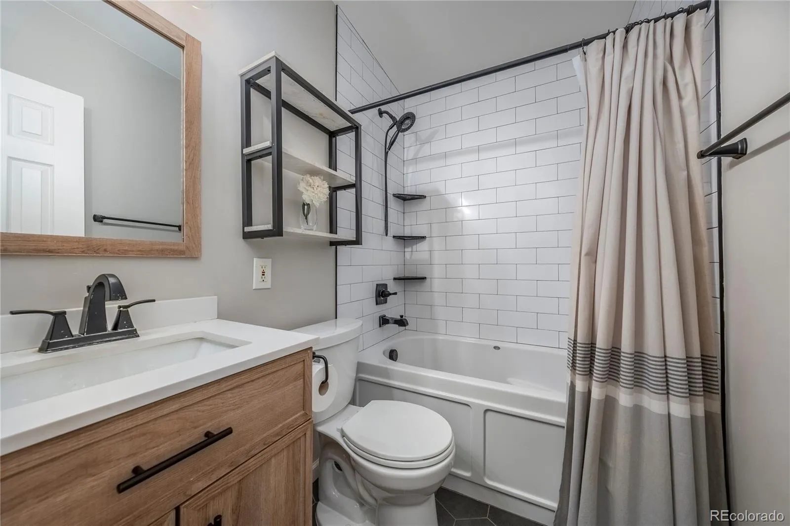 4770 S Mariposa Drive Englewood CO 80110 MLS #REC7630293 05152026151005 1600 24