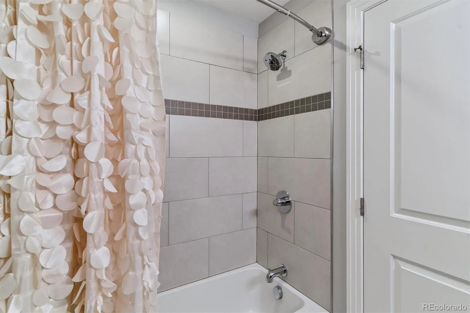 04112026192122 1600 33