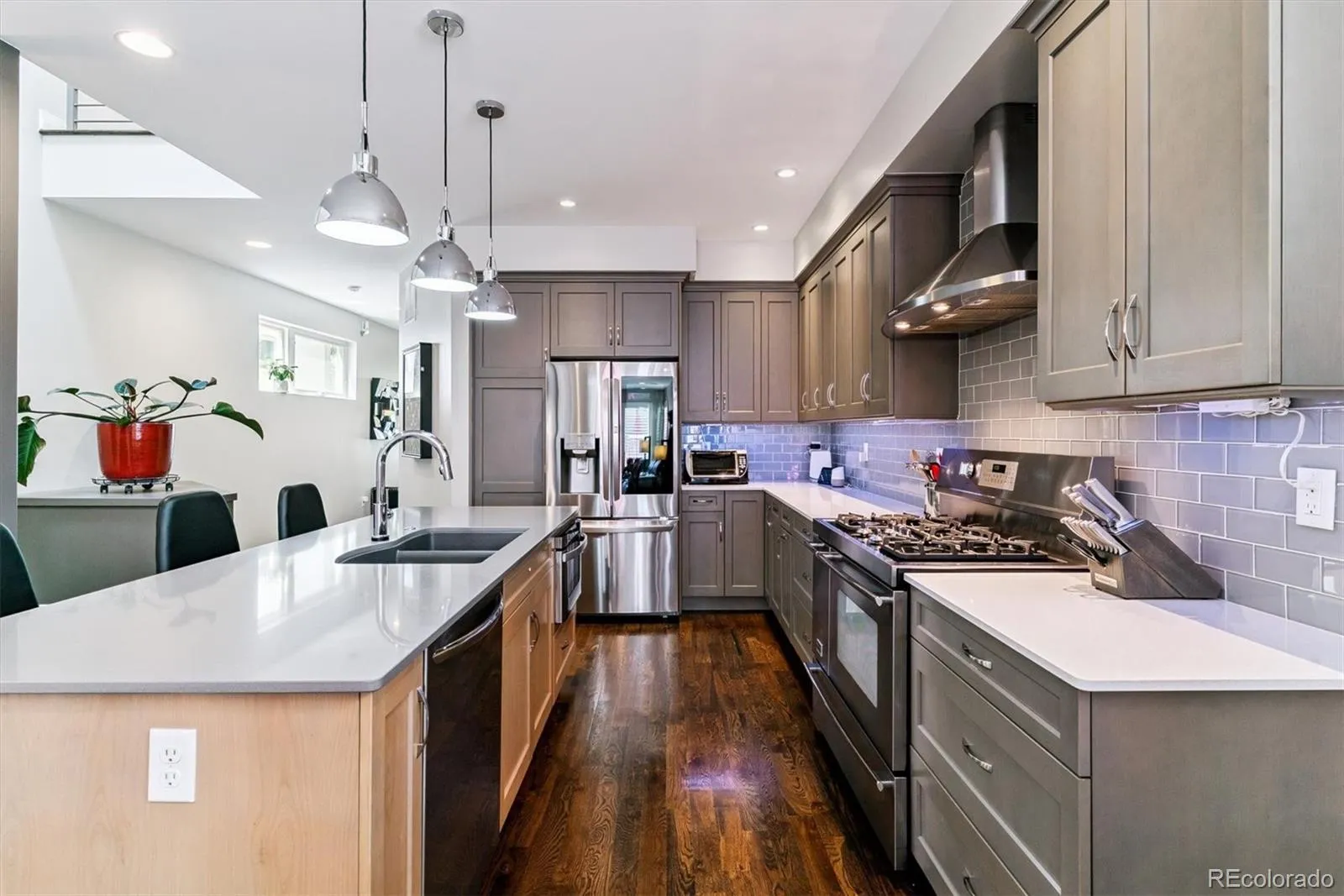 04112026192122 1600 8