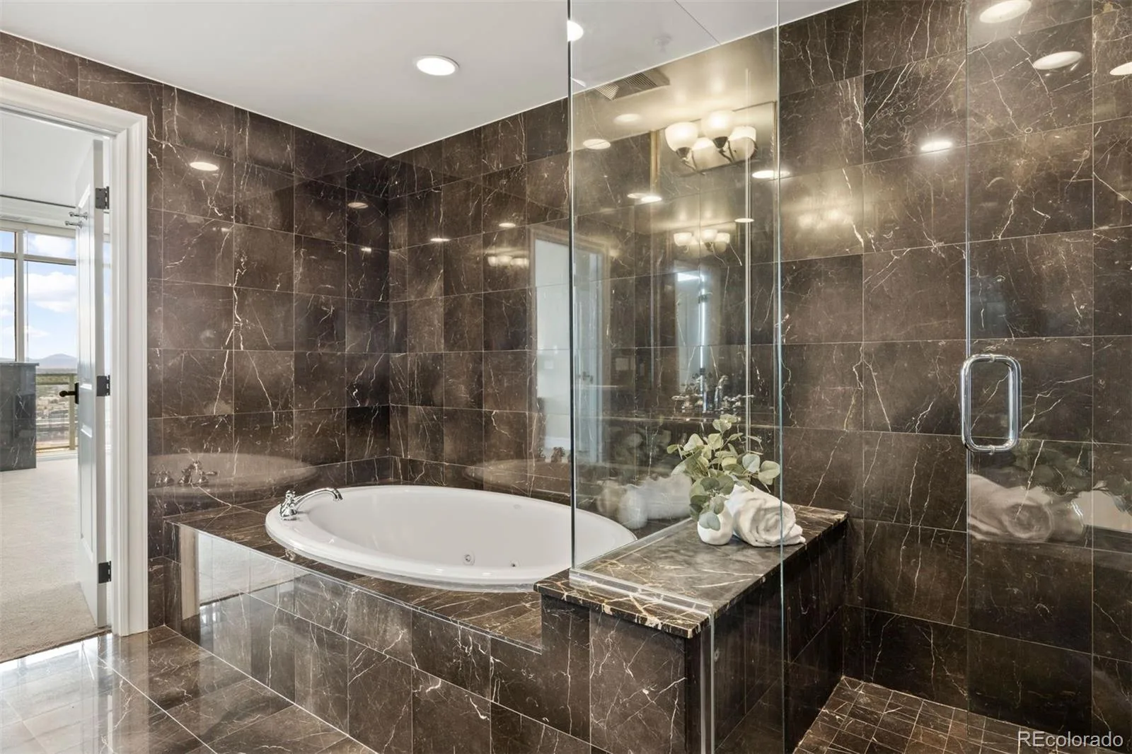 2001 Lincoln Street #2820 Denver CO 80202 | MLS #REC7639470 10022026143532 1600 32
