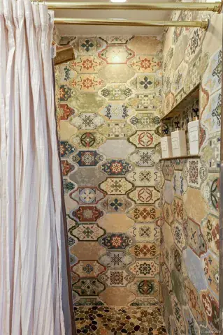 10092025153720 640 24