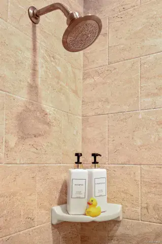 10092025153720 640 30