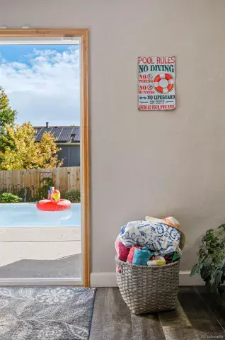 10092025153720 640 31