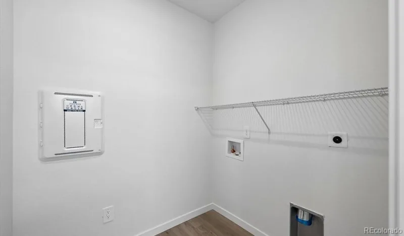 5751 S De Gaulle Court Aurora CO 80016 | MLS #REC7642985 09232026005312 800 10