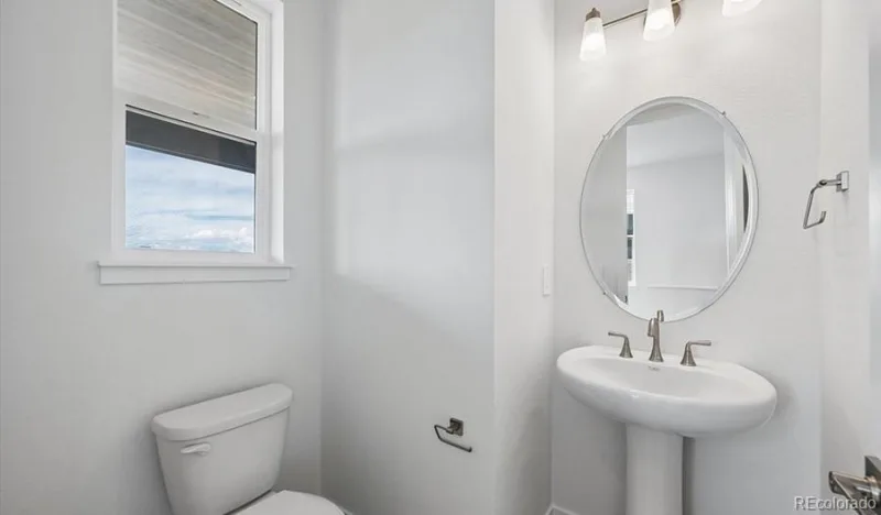 5751 S De Gaulle Court Aurora CO 80016 | MLS #REC7642985 09232026005312 800 11