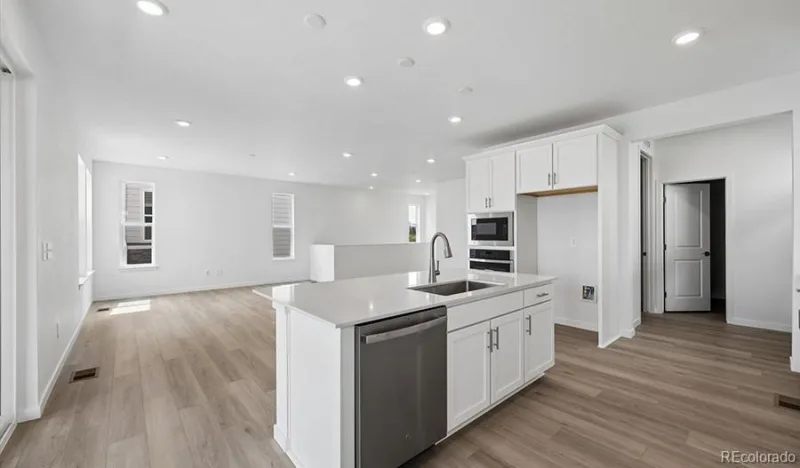 5751 S De Gaulle Court Aurora CO 80016 | MLS #REC7642985 09232026005312 800 8