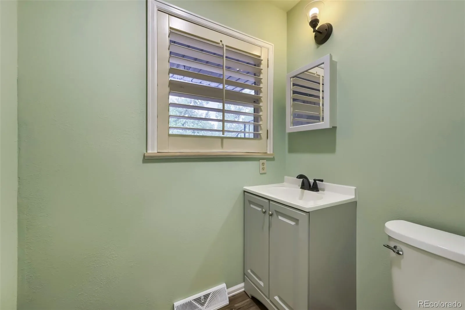 11839 W Atlantic Avenue Lakewood CO 80228 MLS #REC7645329 06082026212029 1600 12