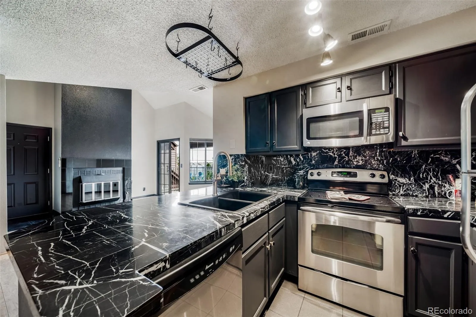846 S Vance Street #C Lakewood CO 80226 MLS #REC7656582 05202026195259 1600 16