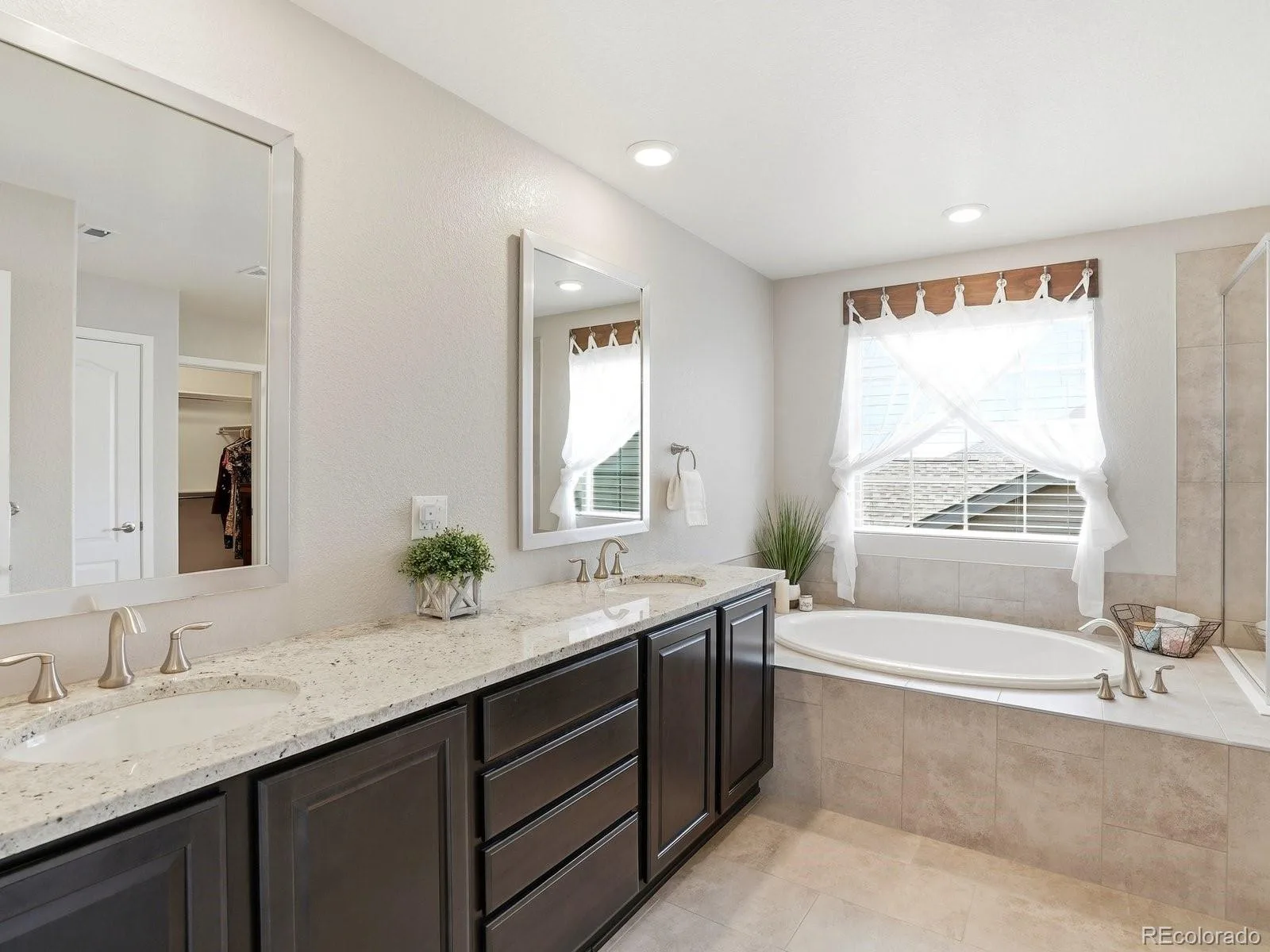 8275 Arapahoe Peak Street Littleton CO 80125 | MLS #REC7657566 08102026174628 1600 18