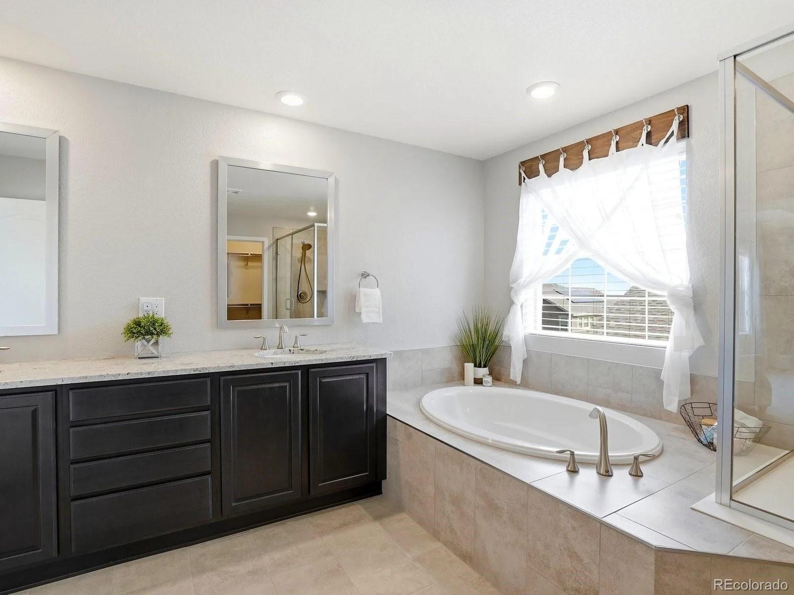 8275 Arapahoe Peak Street Littleton CO 80125 | MLS #REC7657566 08102026174628 1600 19