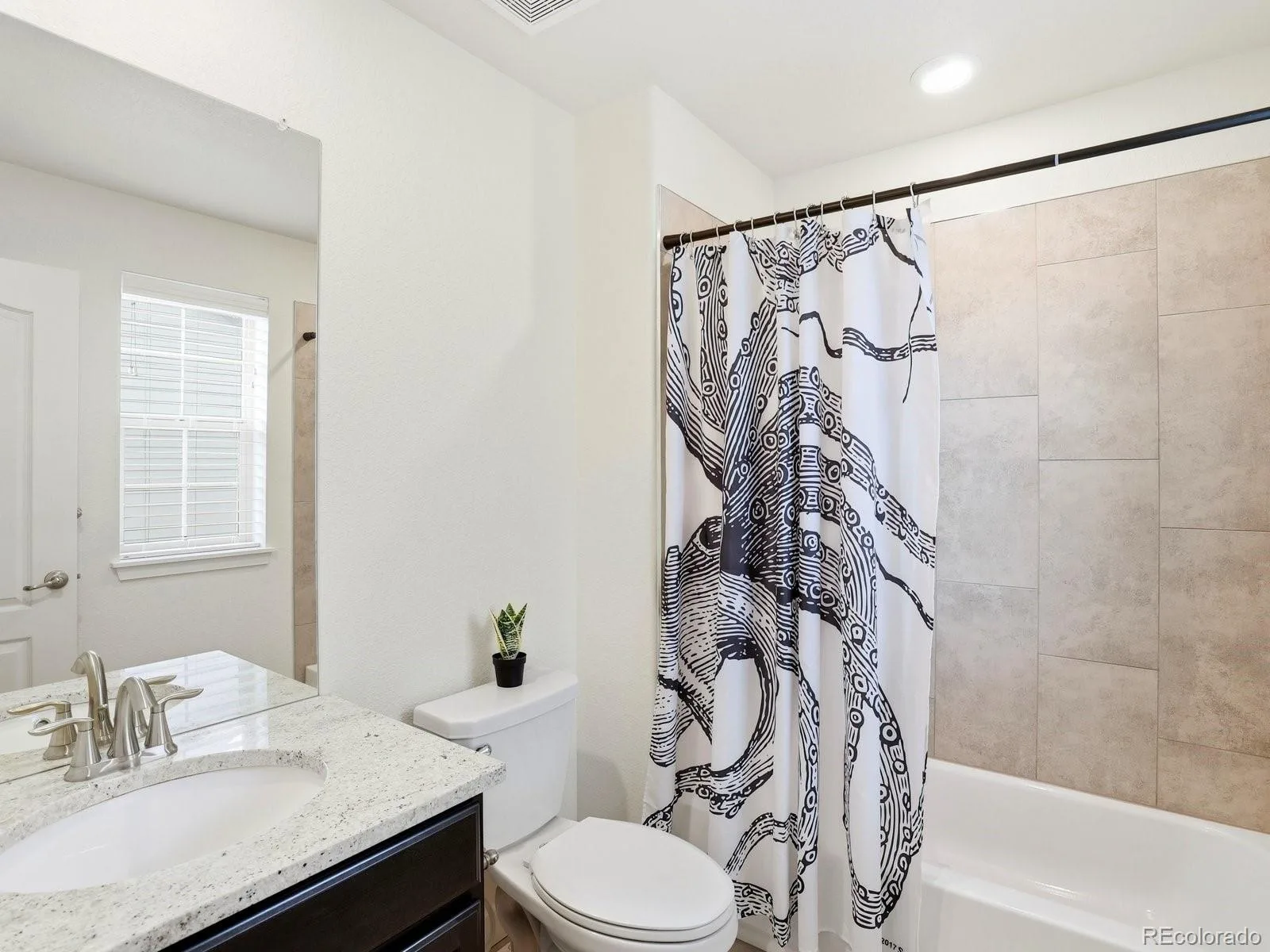 8275 Arapahoe Peak Street Littleton CO 80125 | MLS #REC7657566 08102026174628 1600 27