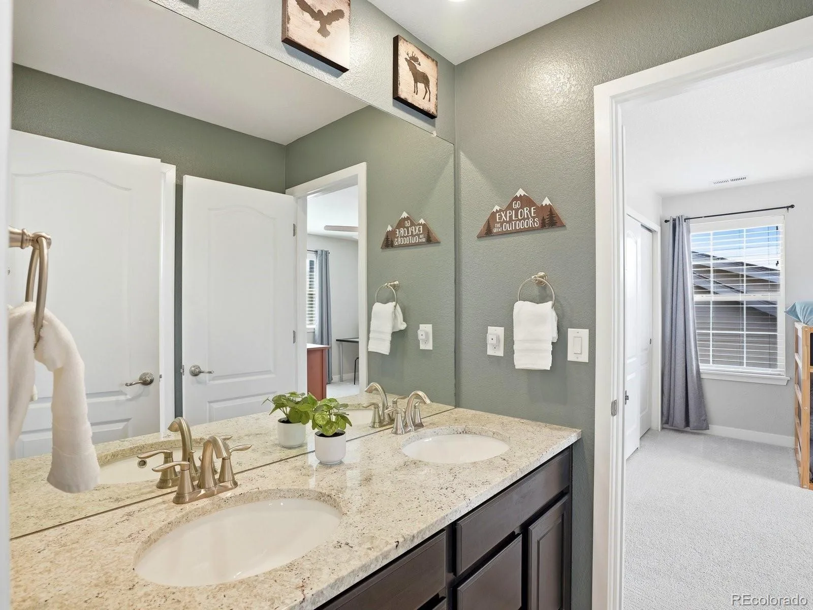 8275 Arapahoe Peak Street Littleton CO 80125 | MLS #REC7657566 08102026174628 1600 28