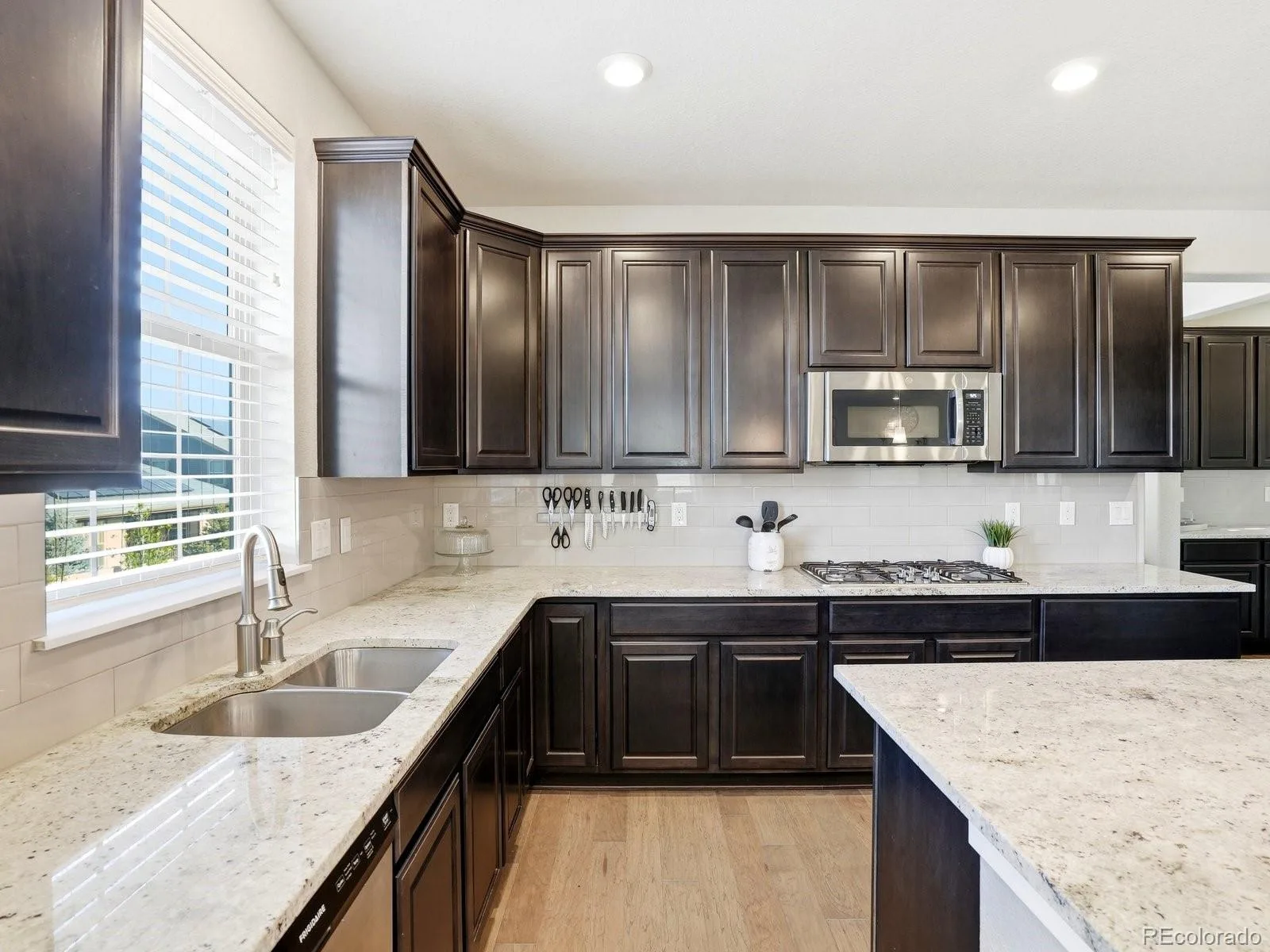 8275 Arapahoe Peak Street Littleton CO 80125 | MLS #REC7657566 08102026174628 1600 33
