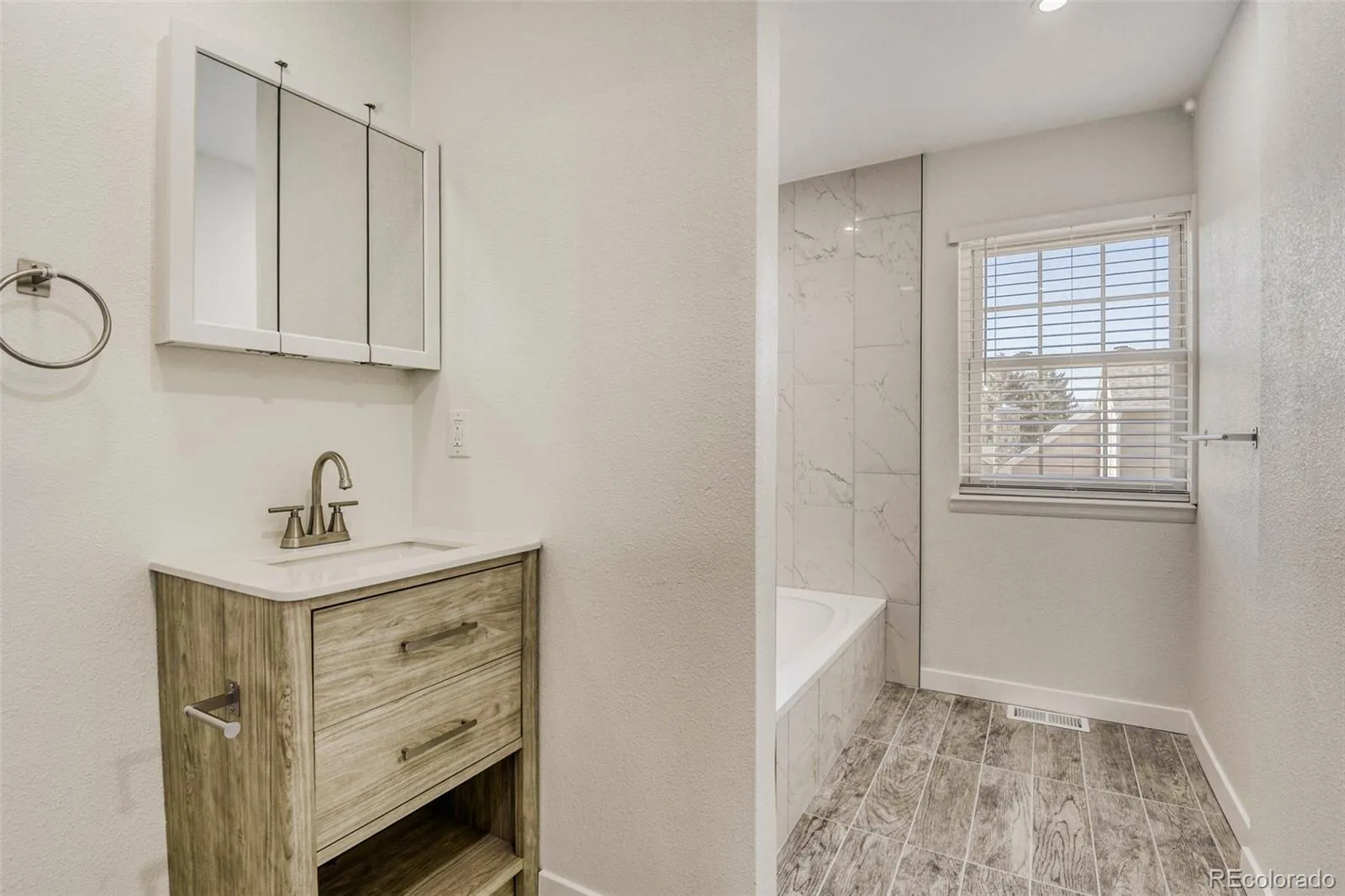 13322 E Asbury Drive Aurora CO 80014 MLS #REC7659962 04302026010501 1600 21