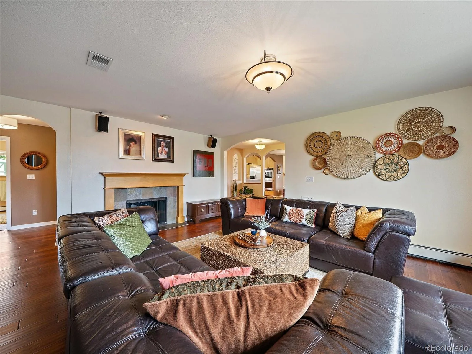 2490 S Holly Place Denver CO 80222 MLS #REC7661497 06102026191014 1600 10